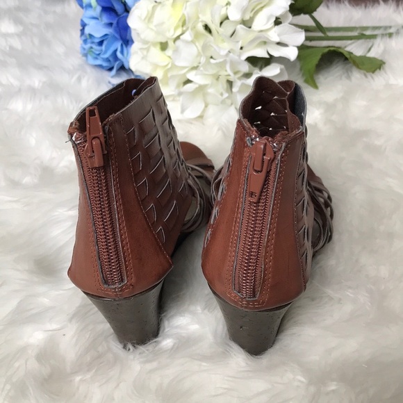 American Eagle Wedge Sandals - Picture 6 of 10